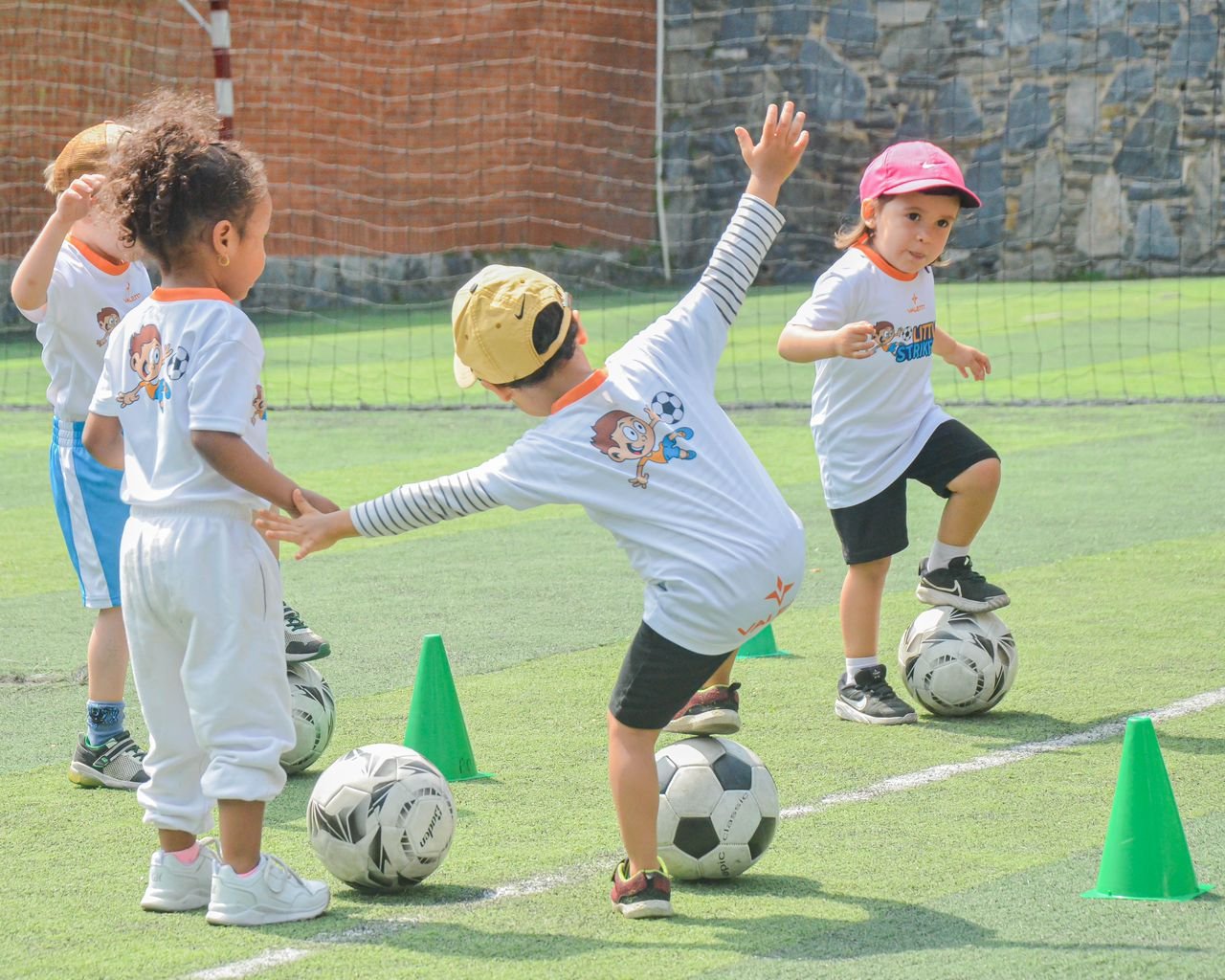 Fachada de Little Strikers San Luis 5289